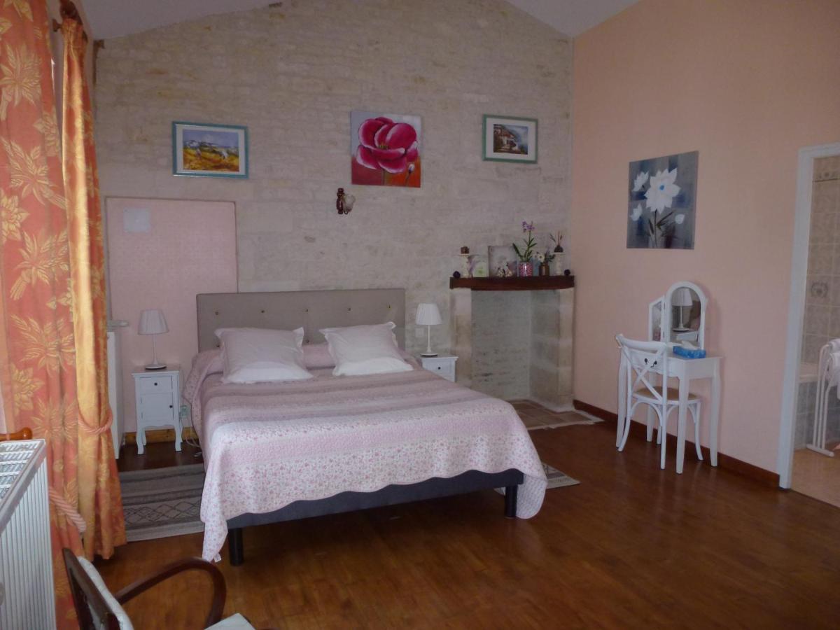 Bed and Breakfast Le Logis De Faugerit Frontenay-Rohan-Rohan Exterior foto