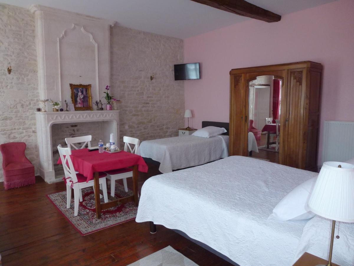 Bed and Breakfast Le Logis De Faugerit Frontenay-Rohan-Rohan Exterior foto